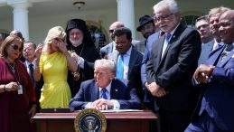 Trump: Ülkemize dini geri getiriyoruz