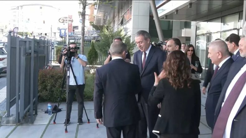 Tuncer Bakırhan’dan Ahmet Davutoğlu’na Ziyaret