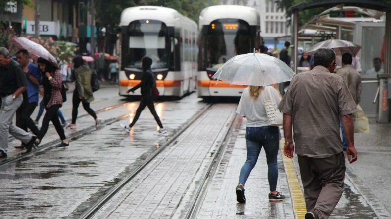 Türkiye’yi Hafta Sonu Serin ve Yağışlı Hava Bekliyor