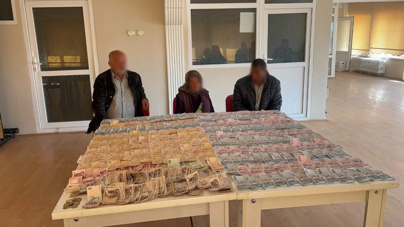 Üç Dilenci 5 Saatte Binlerce Lira Topladı