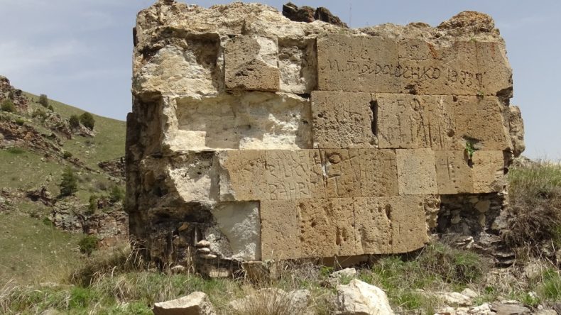 Urartu Mirası Gün Yüzüne Çıkmayı Bekliyor: Kız Kalesi Kaderine Terk Edildi