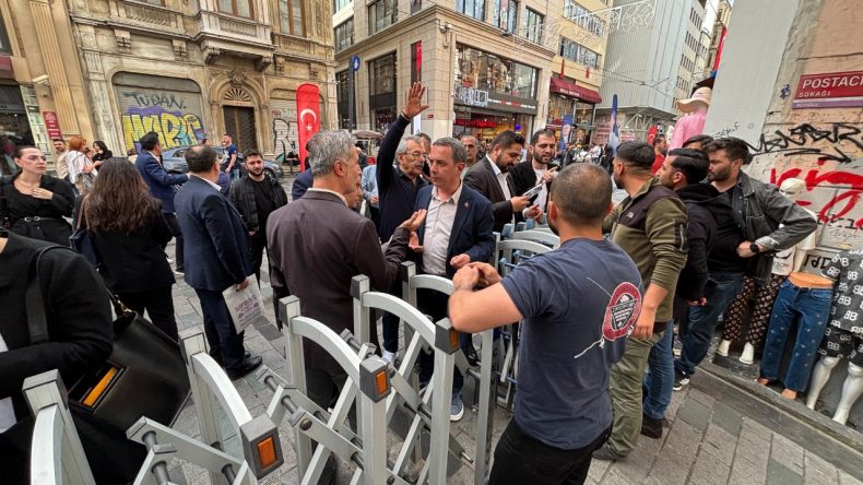 Vakıflar, Beyoğlu Belediyesi’ni Zorla Tahliye Etti