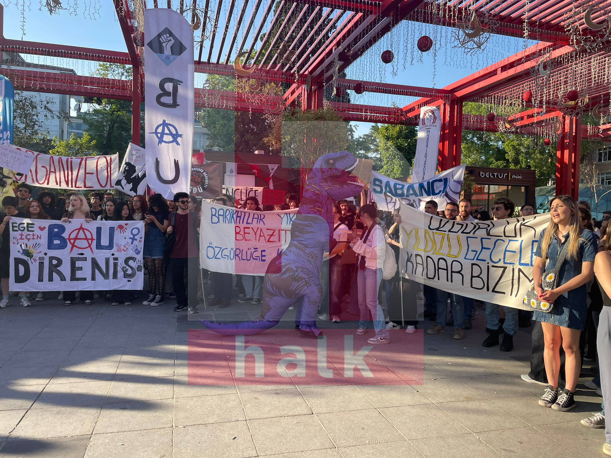 Eylem sırasında çekilen bir kare