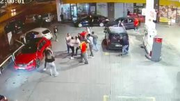 Yakınlarını toplayıp kadına saldırdı