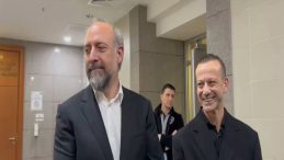Yalancı Tanıklıkla Suçlanan Halit Ergenç ve Rıza Kocaoğlu Adliyeye Gitti