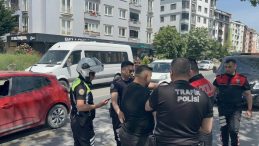 Yaya Geçidinde Kendini Uyaran Yayayı Dövdü