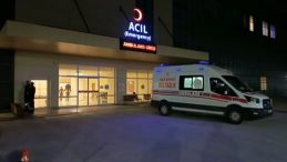 Yemek Yerken Arkadaşını Bıçakladı