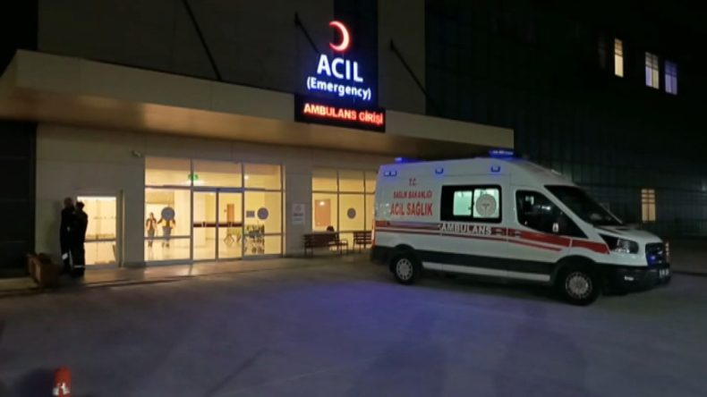 Yemek Yerken Arkadaşını Bıçakladı
