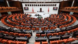 Yeni Süreçte İlk Kriz