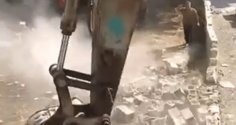 Yıkım Krizi: Şanlıurfa’da Mevsimlik İşçilerin Evi Yıkıldı