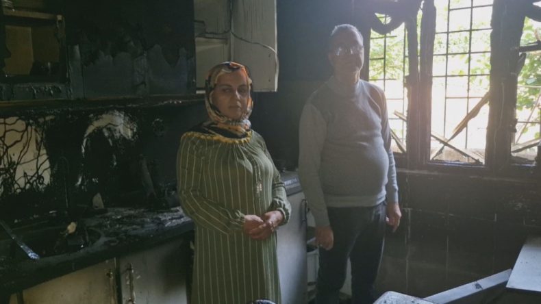 Yıldırım Çarpan Ev Alev Alev Yandı: Karı Koca Hastaneye Kaldırıldı