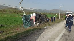 Yolcu Otobüsü Devrildi: Çok Sayıda Yaralı Var