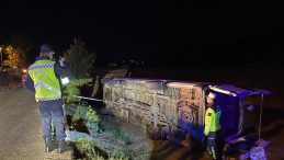 Yolculara Para Üstü Verirken Minibüs Şarampole Uçtu