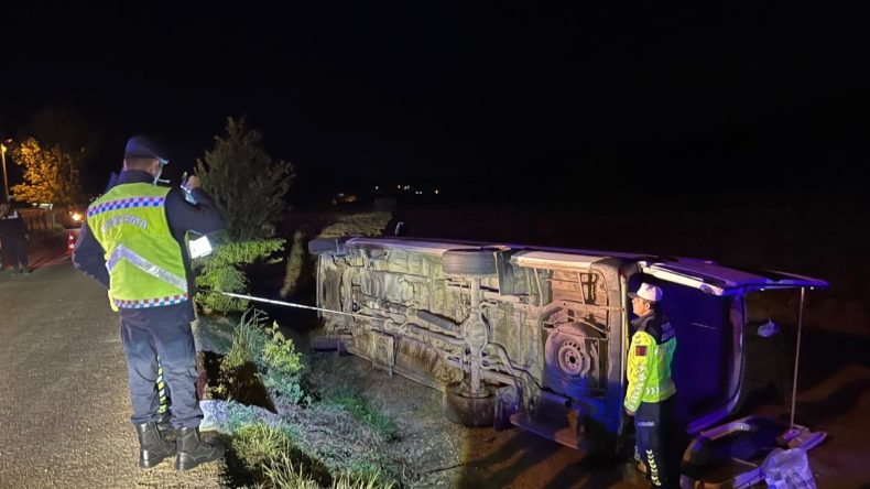 Yolculara Para Üstü Verirken Minibüs Şarampole Uçtu