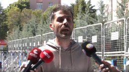Yusuf Tekin’in ‘terör’ yaftası vurduğu öğretmen bakanlık önünde