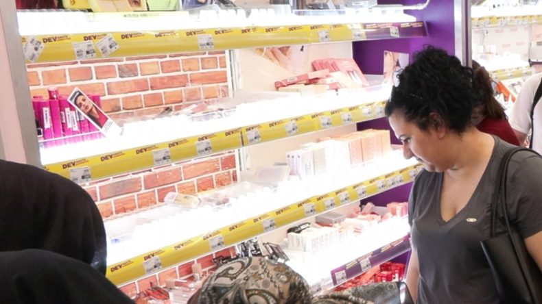 Yüzde 75 İndirimle Mağazalarda İzdiham: Raflar Anında Boşaldı