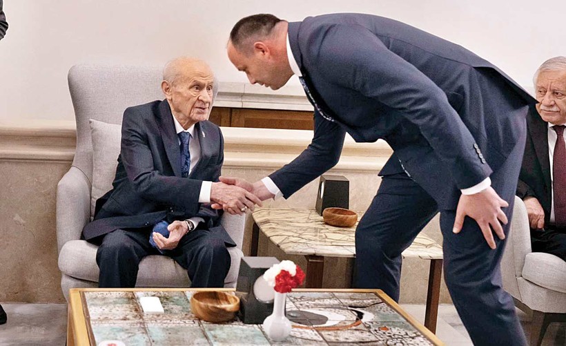 İstifa, el öpme