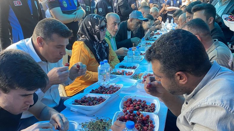 10 Dakikada 2 Kilo 592 Gram Yedi: Yarım Altını Kaptı