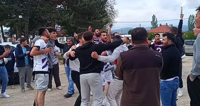 13 Puanla Üst Lige Çıkmayı Başardılar: 246 Taraftarla Coşku Dolu Kutlama
