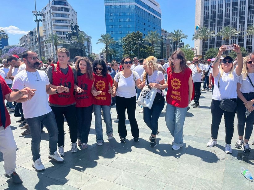 Greve katılan işçiler