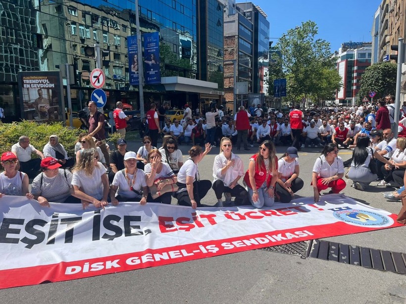 Başkan Tugay basın toplantısında