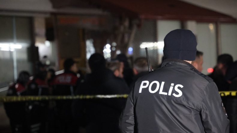 14 Yaşındaki Bir Genç, Babasını Öldürdü