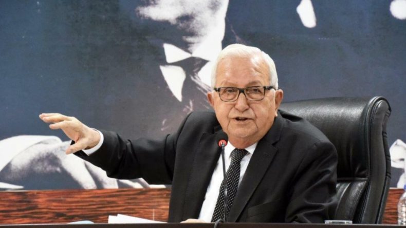 30 Yıllık Belediye Başkanı ‘Asfalt Dökemiyoruz’ Diyerek İsyan Etti: Taşınmazları Satalım