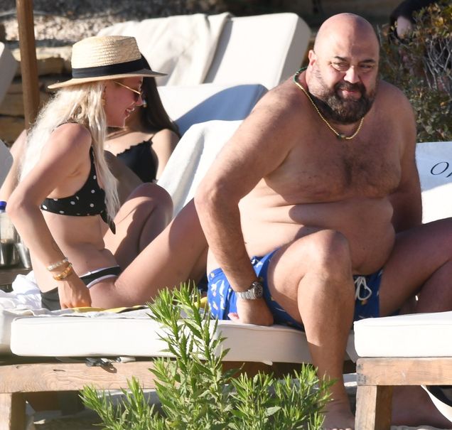 Somer Sivrioğlu ve sevgilisi denize girerken