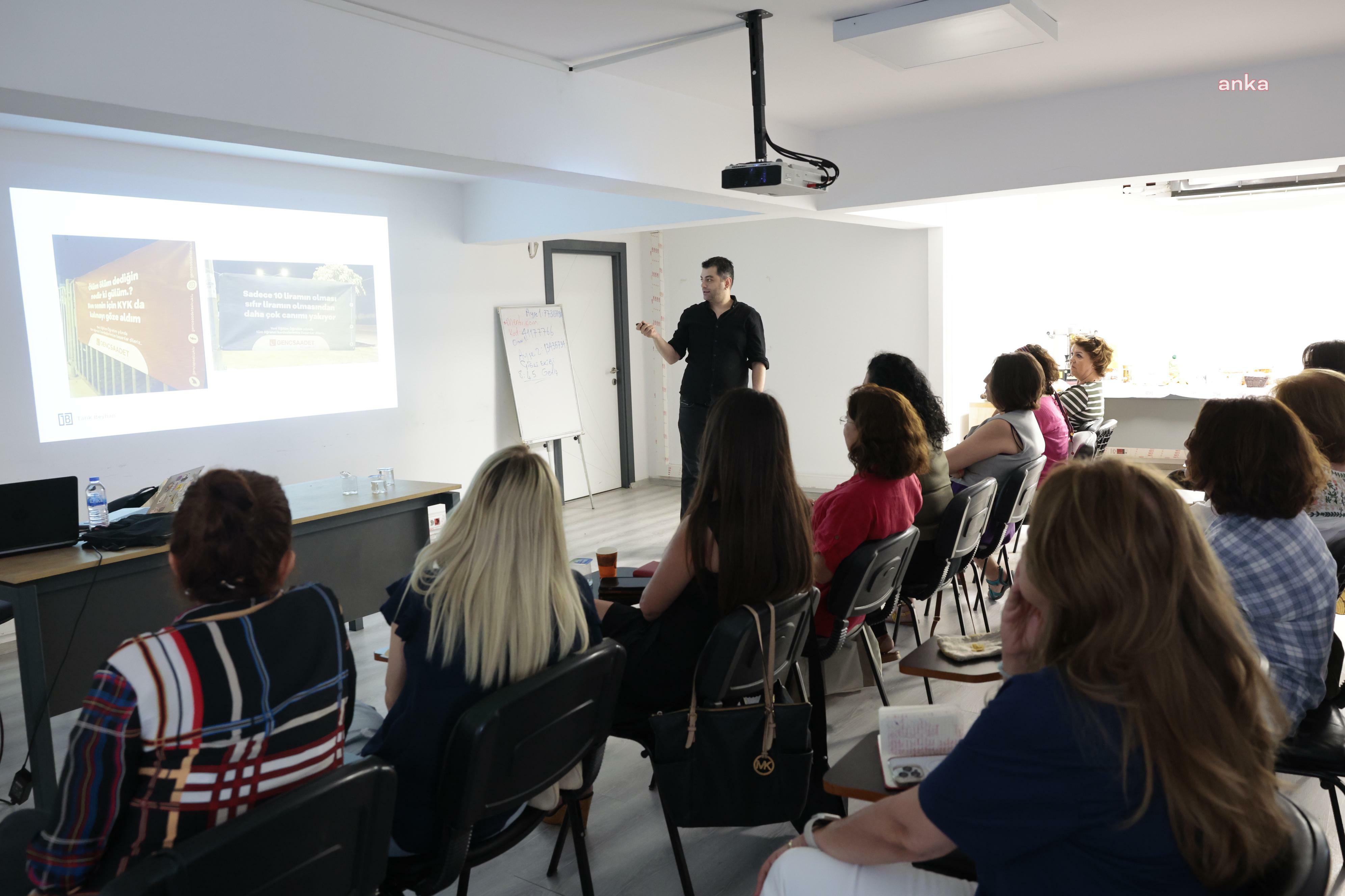 Eğitim programına katılan kadınlar