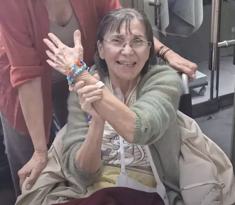Gül Onat Hastanede