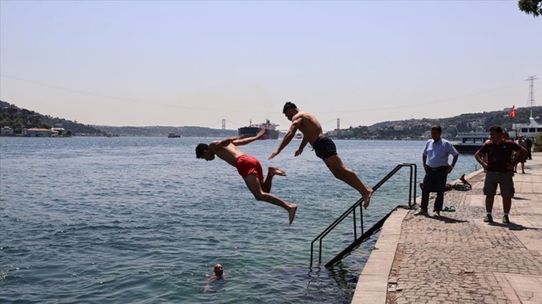 97 Yüzme Alanı Sıralandı: İstanbul’da Nerede Denize Girilir?