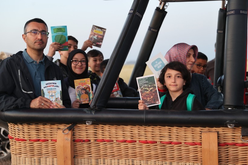 Gökyüzünde kitap okuma anı