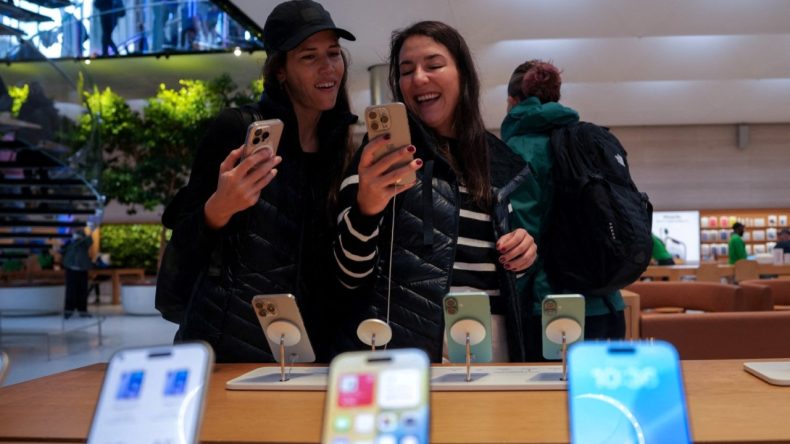 AB'den Facebook ve Instagram'a Uyarı