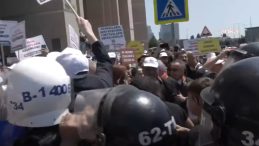 Adliye Önünde Gerginlik: Avukatlara Polis Müdahalesi