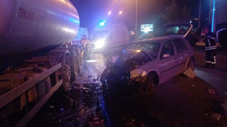Akaryakıt Tankeriyle Çarpışan Otomobilin Sürücüsü Hayatını Kaybetti