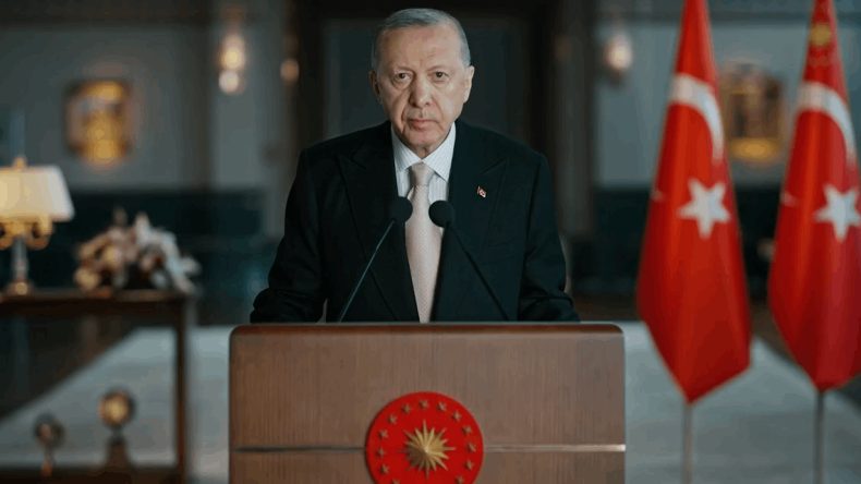 Akli Dengesizliğe Rağmen Erdoğan’a Hakaretten Tutuklandı: “Burada Üç Harflici Hocalar Var”