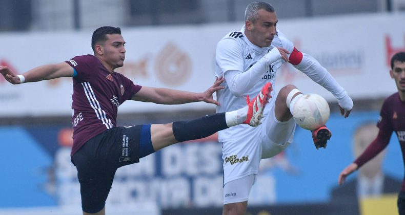Altay 44 Yaşındaki Futbolcuya Sessiz Sedası İmzayı Attırdı