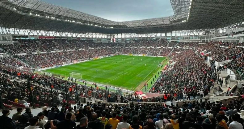 Amedspor İçin İzmir’den Tırlarla Çim Taşınıyor