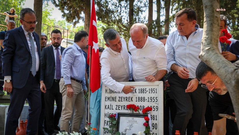Ferdi Zeyrek'in kabri