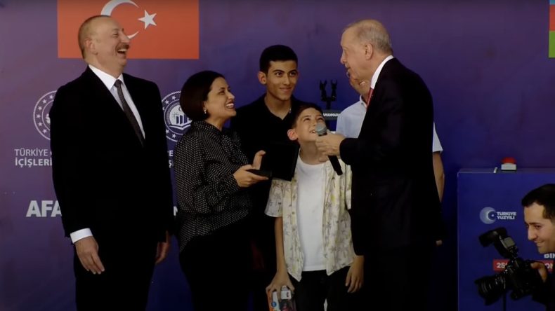 Anahtar Teslim Töreninde İlginç Diyalog