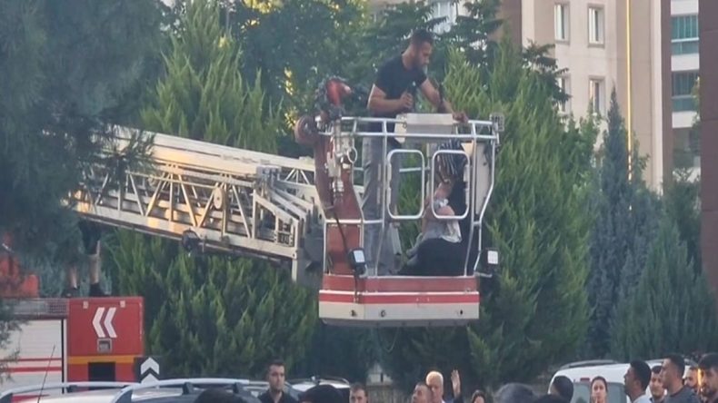 Anne ile 3 çocuğunun öldüğü yangının şüphelileri adliyede
