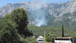 Antalya’da Orman Yangını: Havadan ve Karadan Müdahale Devam Ediyor