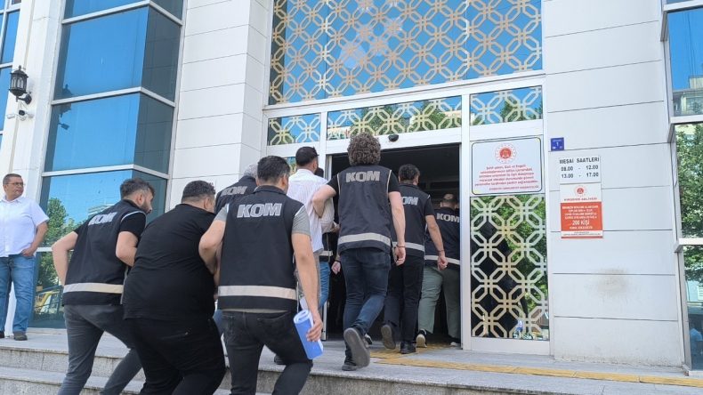 Araç Alım Satımında Tefecilik Operasyonu: 9 Gözaltı