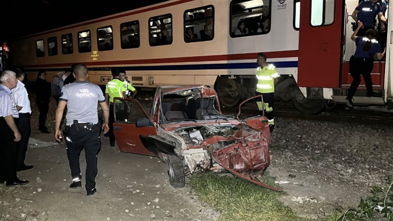 Aracını Tren Raylarına Bıraktı ve Kaçtı