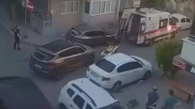 Aranan Şüpheli, Polisten Kaçarken Çatıdan Atladı