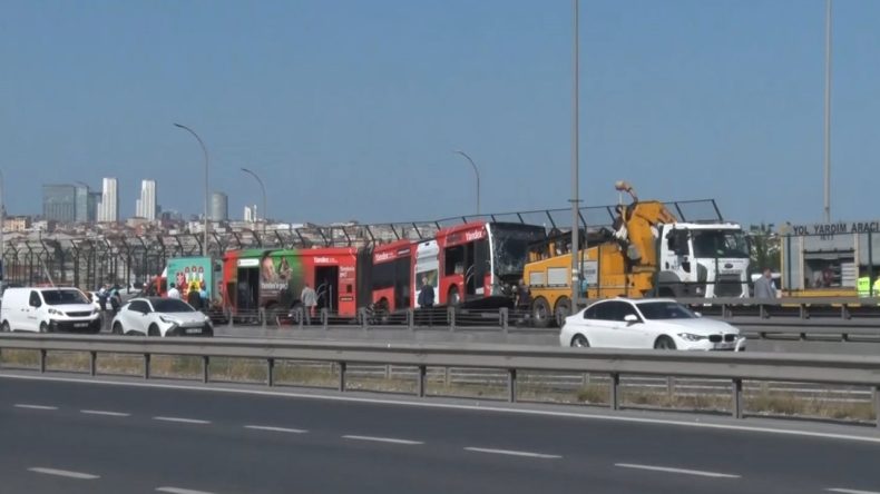 Arızalı Metrobüsü Taşıyan Vinç Haliç’te Kaza Yaptı
