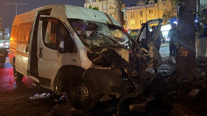 Avcılar’da Korkunç Trafik Kazası: İtfaiye Yaralıları Kurtardı