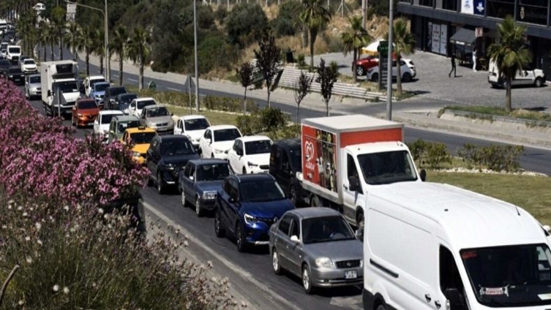 Aydın Kuşadası’na Akın Ettiler: 24 Saate 60 Binden Fazla Araç Giriş Yaptı