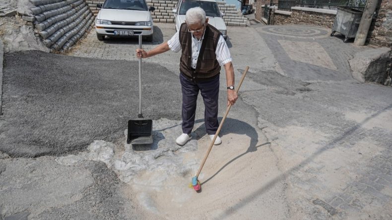 Aziz Hüdayi’nin Atının Ayak İzini 65 Yıldır Temizliyor