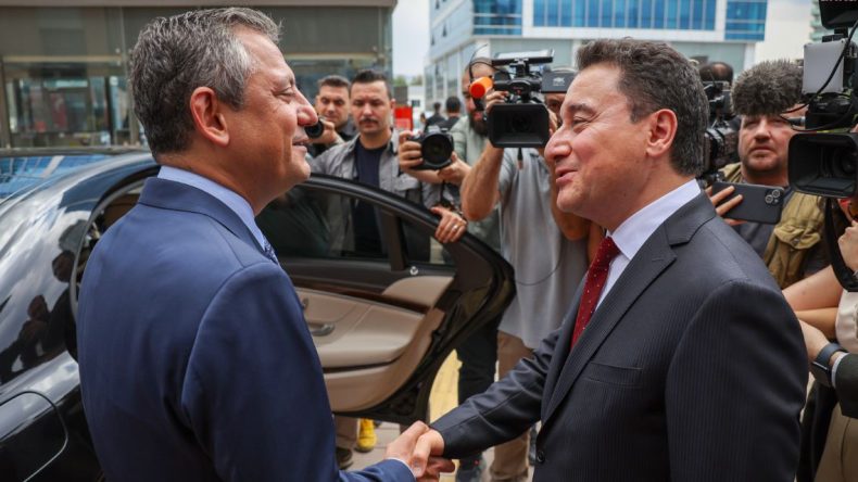 Babacan, Özgür Özel’e Ferdi Zeyrek İçin Geçmiş Olsun Telefonu Açtı